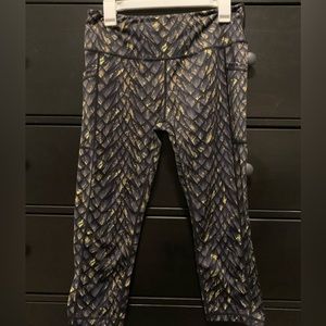 dusk dragon scale capri leggings